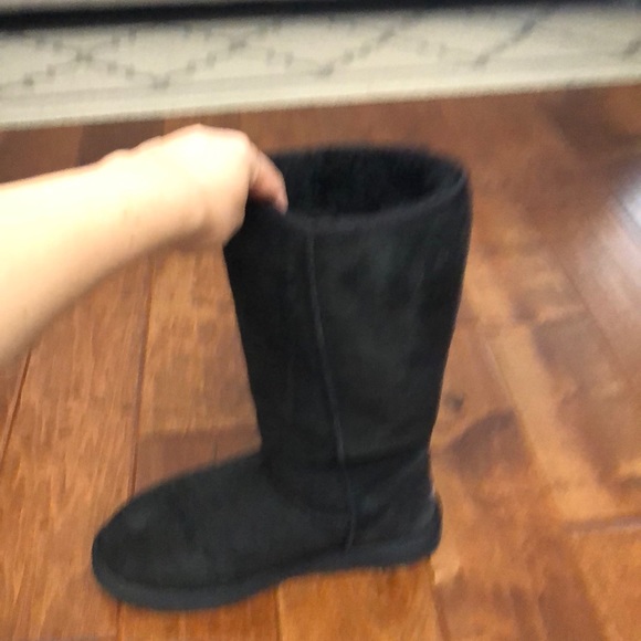 Original Black Authentic Uggs - Picture 4 of 7